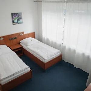 Airport Lounge Bed & Breakfast
